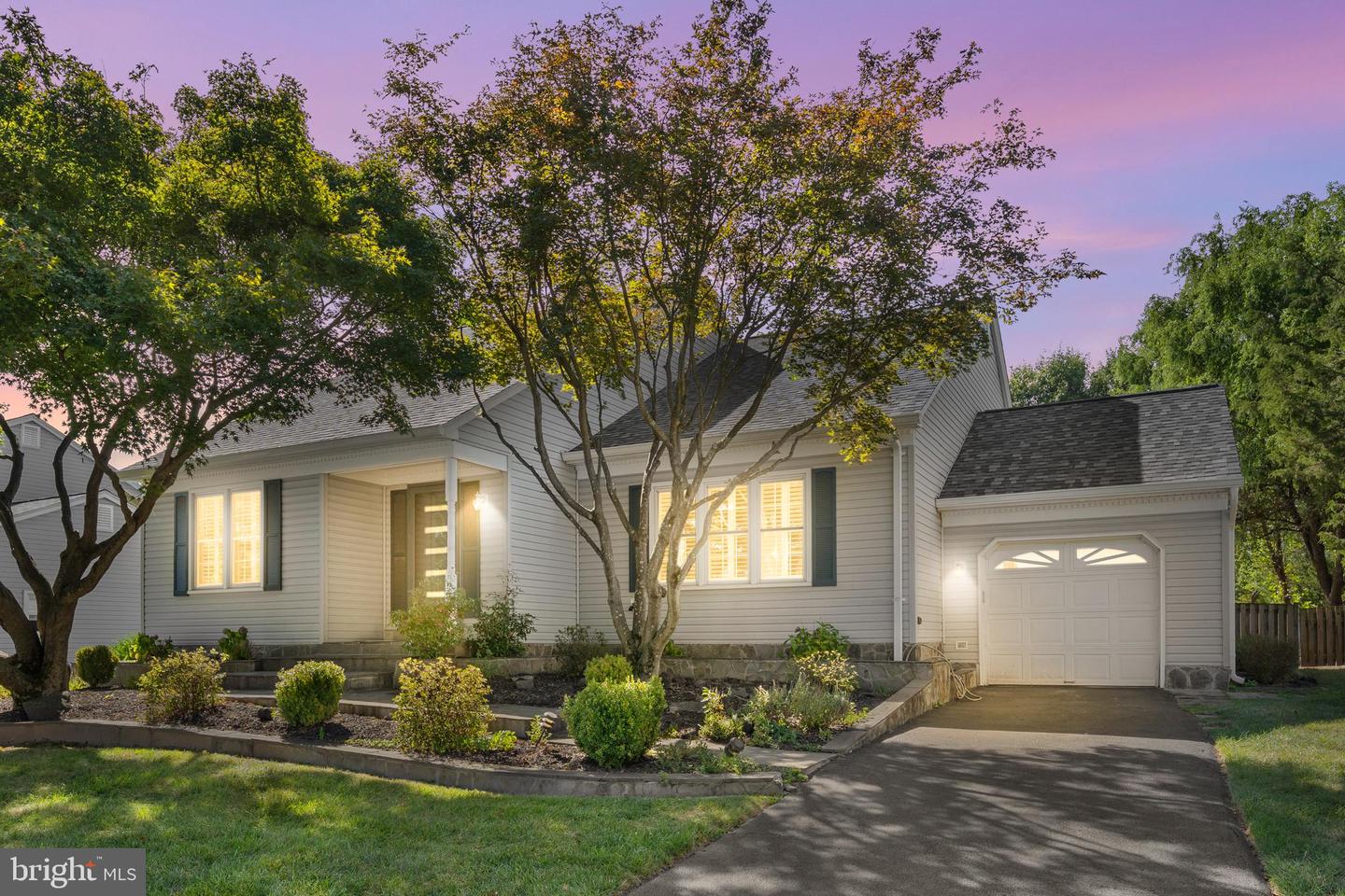 15205 BANNON HILL CT, CHANTILLY, Virginia 20151, 4 Bedrooms Bedrooms, ,3 BathroomsBathrooms,Residential,For sale,15205 BANNON HILL CT,VAFX2264506 MLS # VAFX2264506