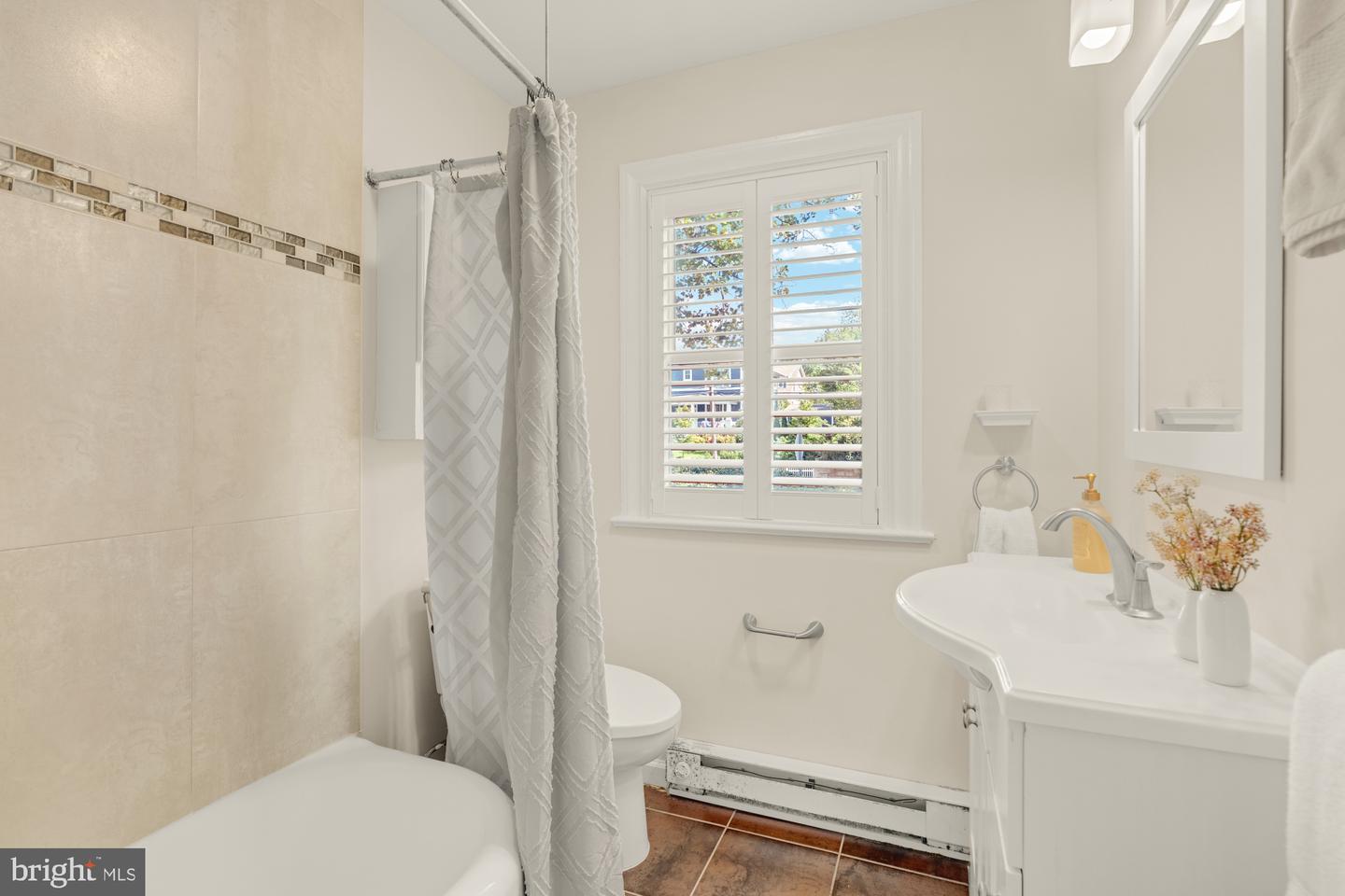 600 E BROAD ST, FALLS CHURCH, Virginia 22046, 4 Bedrooms Bedrooms, ,1 BathroomBathrooms,Residential,For sale,600 E BROAD ST,VAFA2003250 MLS # VAFA2003250