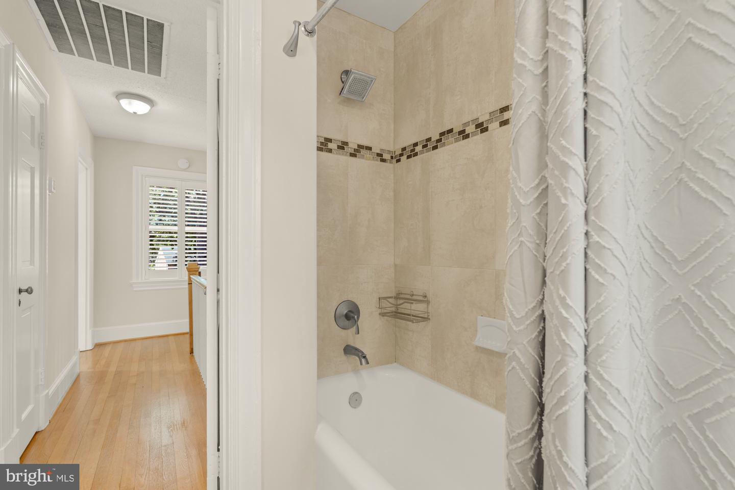 600 E BROAD ST, FALLS CHURCH, Virginia 22046, 4 Bedrooms Bedrooms, ,1 BathroomBathrooms,Residential,For sale,600 E BROAD ST,VAFA2003250 MLS # VAFA2003250