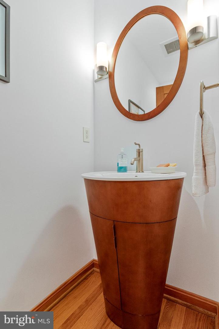 4520 39TH ST N, ARLINGTON, Virginia 22207, 3 Bedrooms Bedrooms, 17 Rooms Rooms,3 BathroomsBathrooms,Residential,For sale,4520 39TH ST N,VAAR2063034 MLS # VAAR2063034