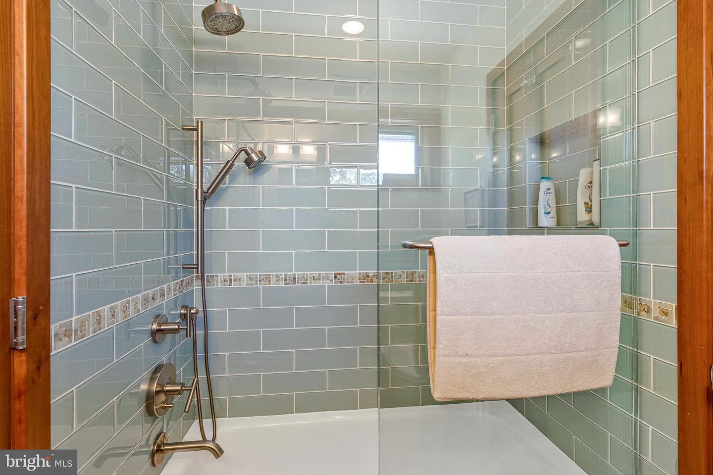 4520 39TH ST N, ARLINGTON, Virginia 22207, 3 Bedrooms Bedrooms, 17 Rooms Rooms,3 BathroomsBathrooms,Residential,For sale,4520 39TH ST N,VAAR2063034 MLS # VAAR2063034