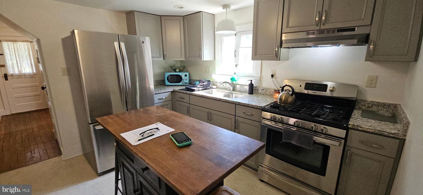 939 WOODLAND AVE, WINCHESTER, Virginia 22601, 2 Bedrooms Bedrooms, ,2 BathroomsBathrooms,Residential,For sale,939 WOODLAND AVE,VAWI2009014 MLS # VAWI2009014 939 WOODLAND AVE, WINCHESTER, Virginia 22601, 2 Bedrooms Bedrooms, ,2 BathroomsBathrooms,Residential,For sale,939 WOODLAND AVE,VAWI2009014 MLS # VAWI2009014