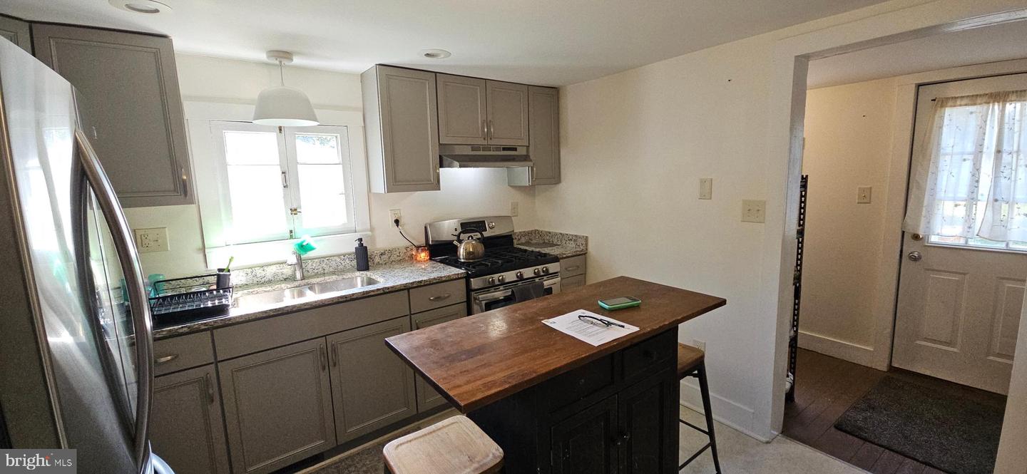 939 WOODLAND AVE, WINCHESTER, Virginia 22601, 2 Bedrooms Bedrooms, ,2 BathroomsBathrooms,Residential,For sale,939 WOODLAND AVE,VAWI2009014 MLS # VAWI2009014 939 WOODLAND AVE, WINCHESTER, Virginia 22601, 2 Bedrooms Bedrooms, ,2 BathroomsBathrooms,Residential,For sale,939 WOODLAND AVE,VAWI2009014 MLS # VAWI2009014