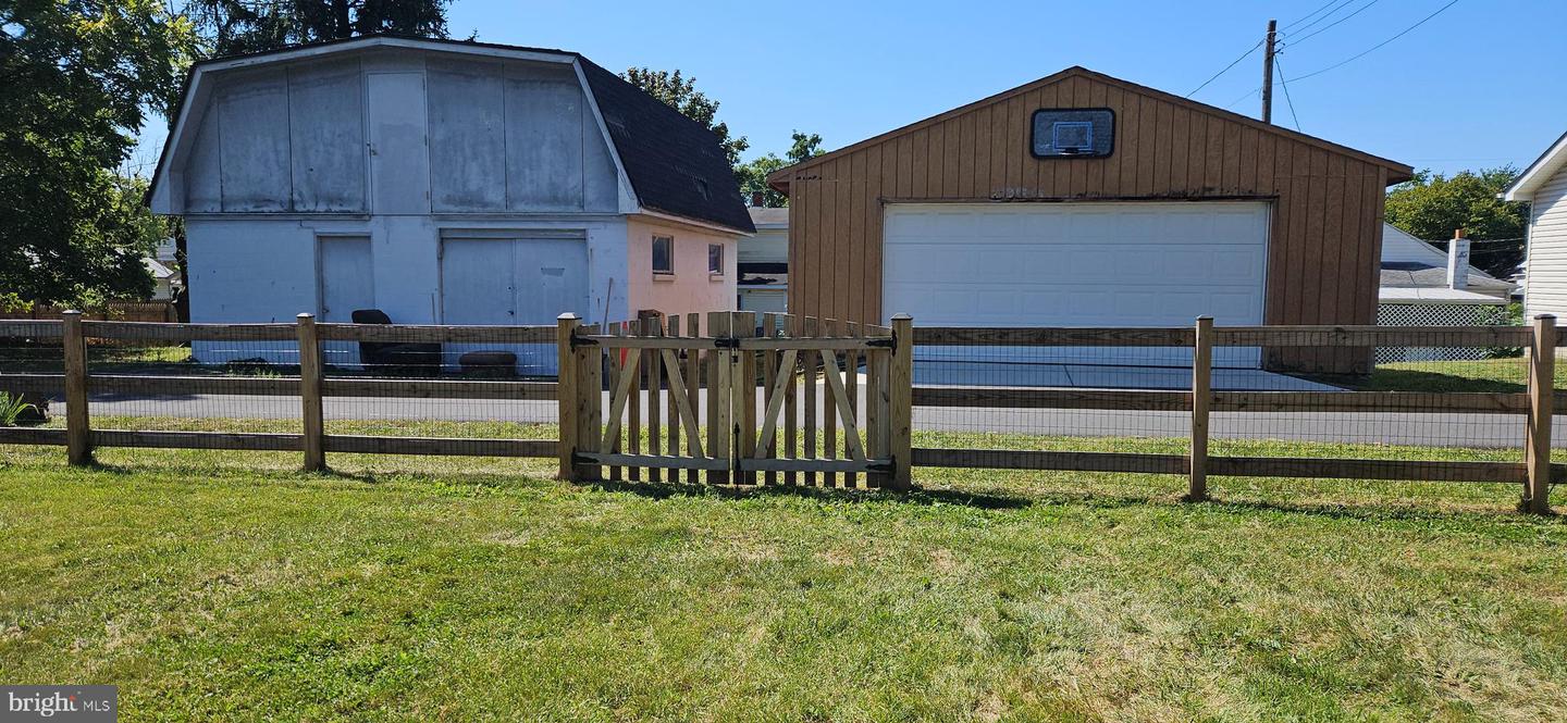 939 WOODLAND AVE, WINCHESTER, Virginia 22601, 2 Bedrooms Bedrooms, ,2 BathroomsBathrooms,Residential,For sale,939 WOODLAND AVE,VAWI2009014 MLS # VAWI2009014 939 WOODLAND AVE, WINCHESTER, Virginia 22601, 2 Bedrooms Bedrooms, ,2 BathroomsBathrooms,Residential,For sale,939 WOODLAND AVE,VAWI2009014 MLS # VAWI2009014