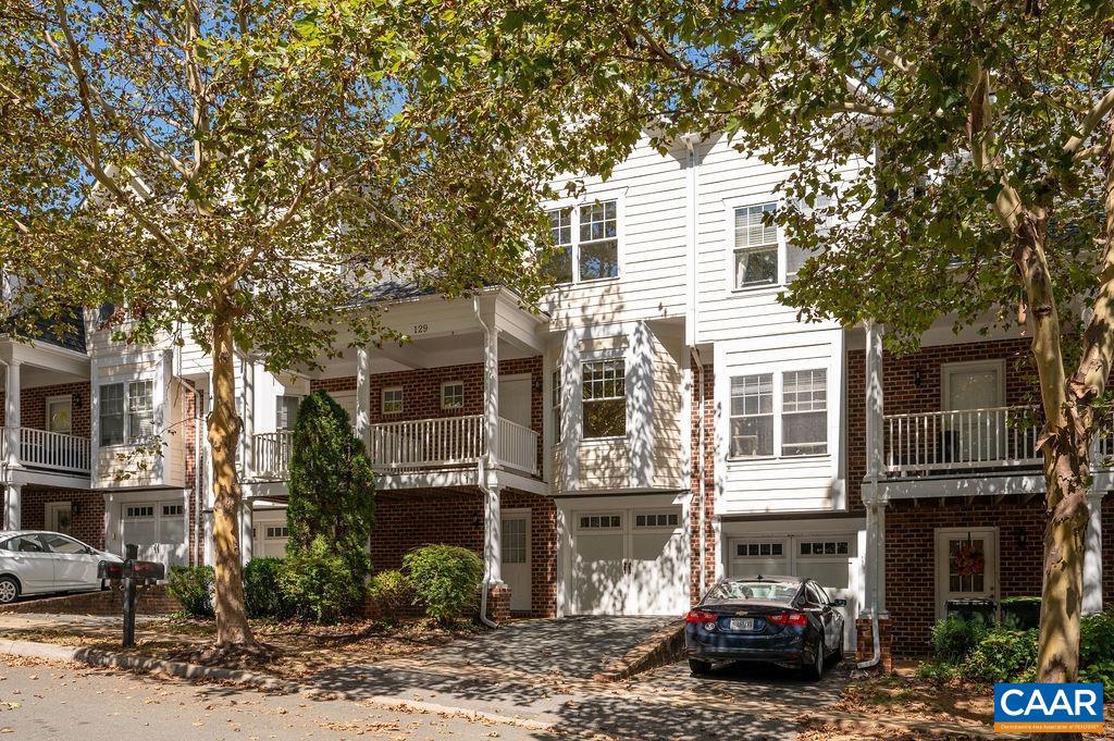 129 OLD FIFTH CIR, CHARLOTTESVILLE, Virginia 22903, 4 Bedrooms Bedrooms, ,2 BathroomsBathrooms,Residential,For sale,129 OLD FIFTH CIR,668533 MLS # 668533