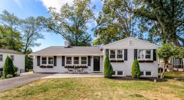 1111 WESTMORELAND RD, ALEXANDRIA, Virginia 22308, 4 Bedrooms Bedrooms, ,3 BathroomsBathrooms,Residential,For sale,1111 WESTMORELAND RD,VAFX2264816 MLS # VAFX2264816