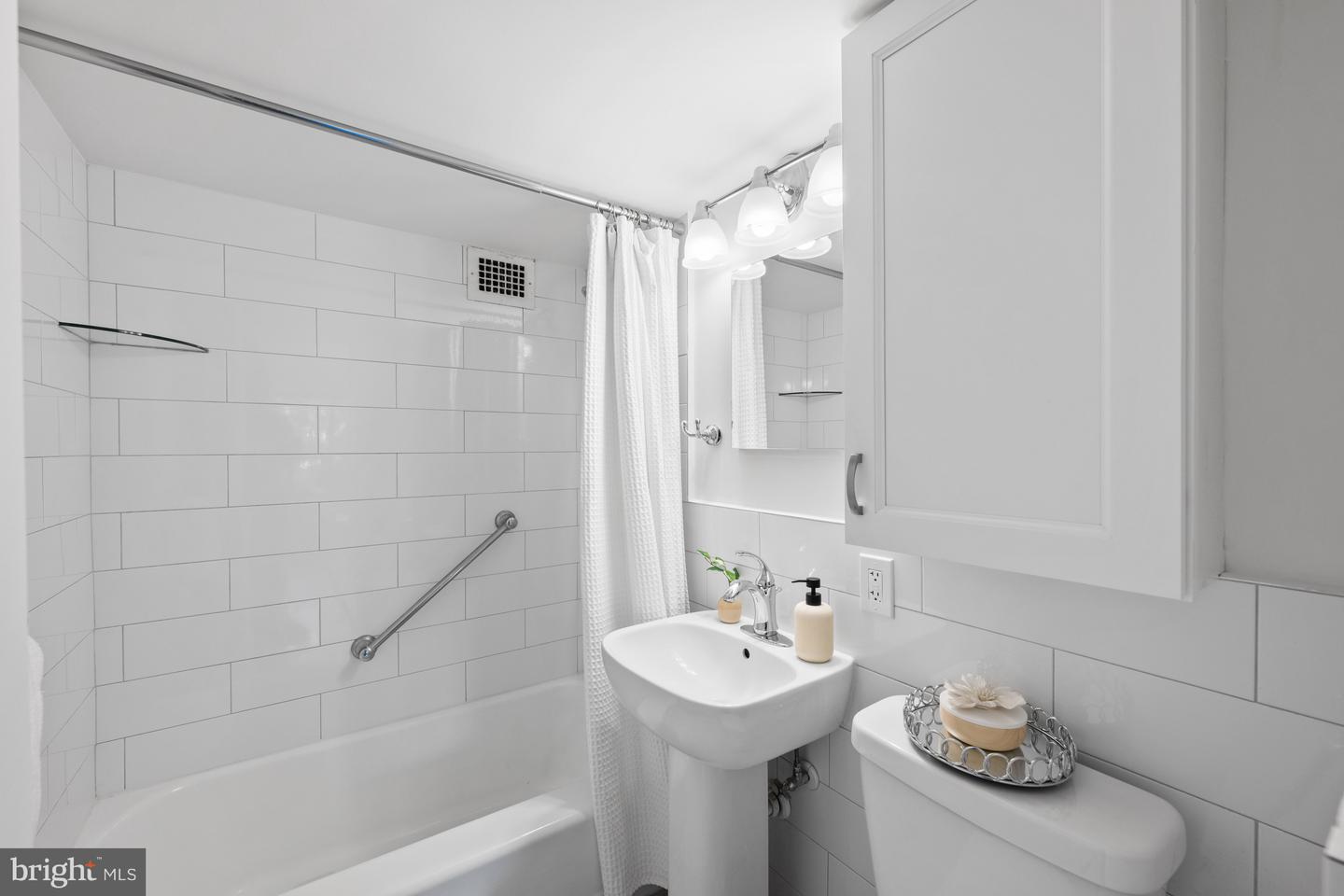 3901 TUNLAW RD NW #606, WASHINGTON, District Of Columbia 20007, 2 Bedrooms Bedrooms, ,1 BathroomBathrooms,Residential,For sale,3901 TUNLAW RD NW #606,DCDC2220264 MLS # DCDC2220264
