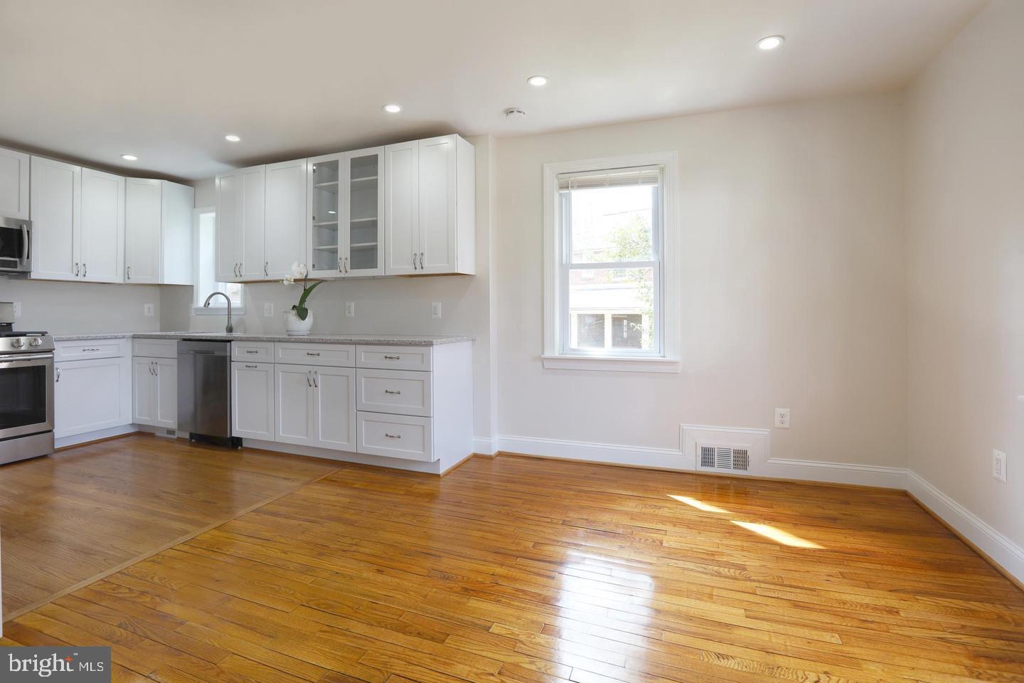 5432 N 23RD ST, ARLINGTON, Virginia 22205, 3 Bedrooms Bedrooms, 7 Rooms Rooms,2 BathroomsBathrooms,Residential,For sale,5432 N 23RD ST,VAAR2063116 MLS # VAAR2063116