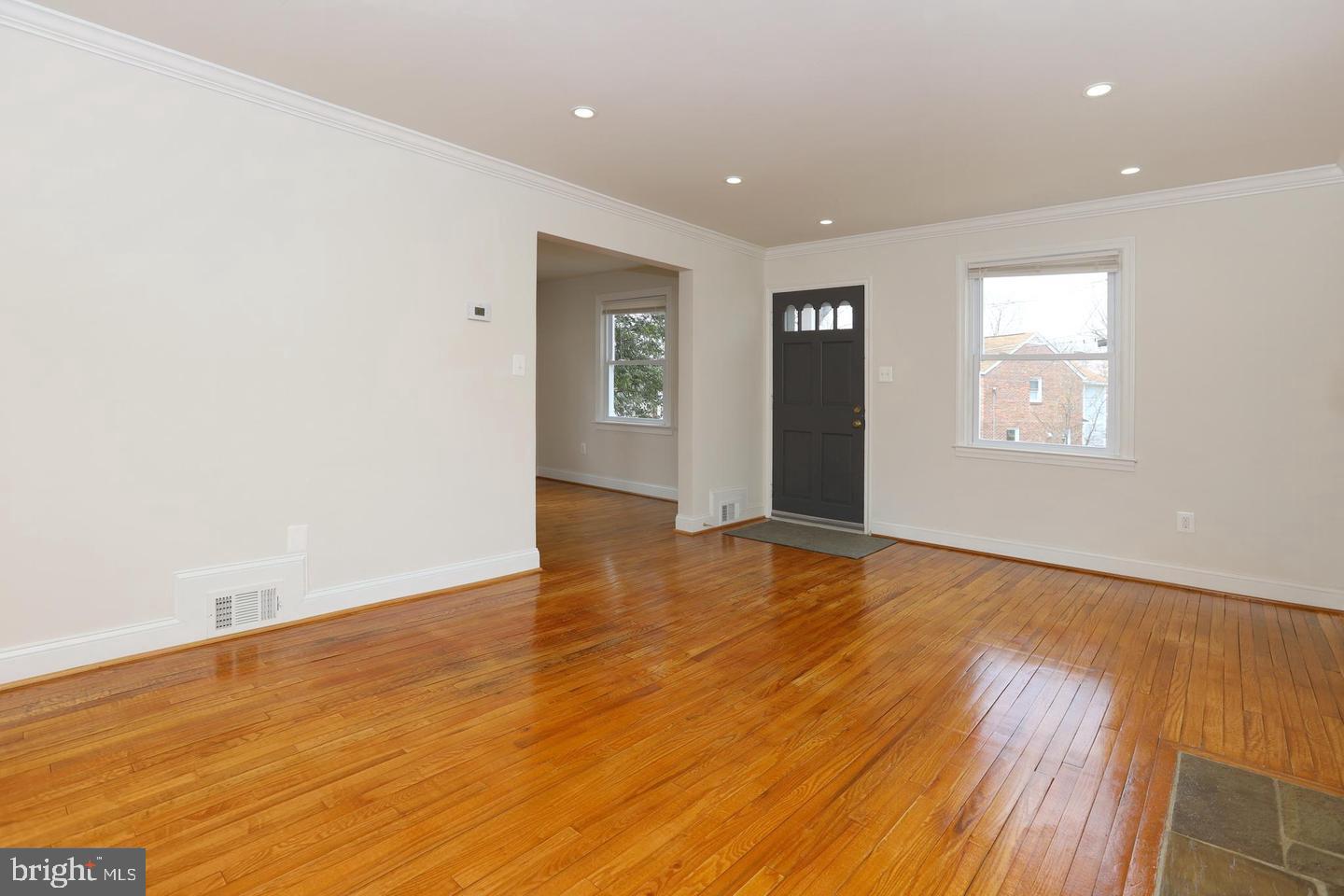 5432 N 23RD ST, ARLINGTON, Virginia 22205, 3 Bedrooms Bedrooms, 7 Rooms Rooms,2 BathroomsBathrooms,Residential,For sale,5432 N 23RD ST,VAAR2063116 MLS # VAAR2063116