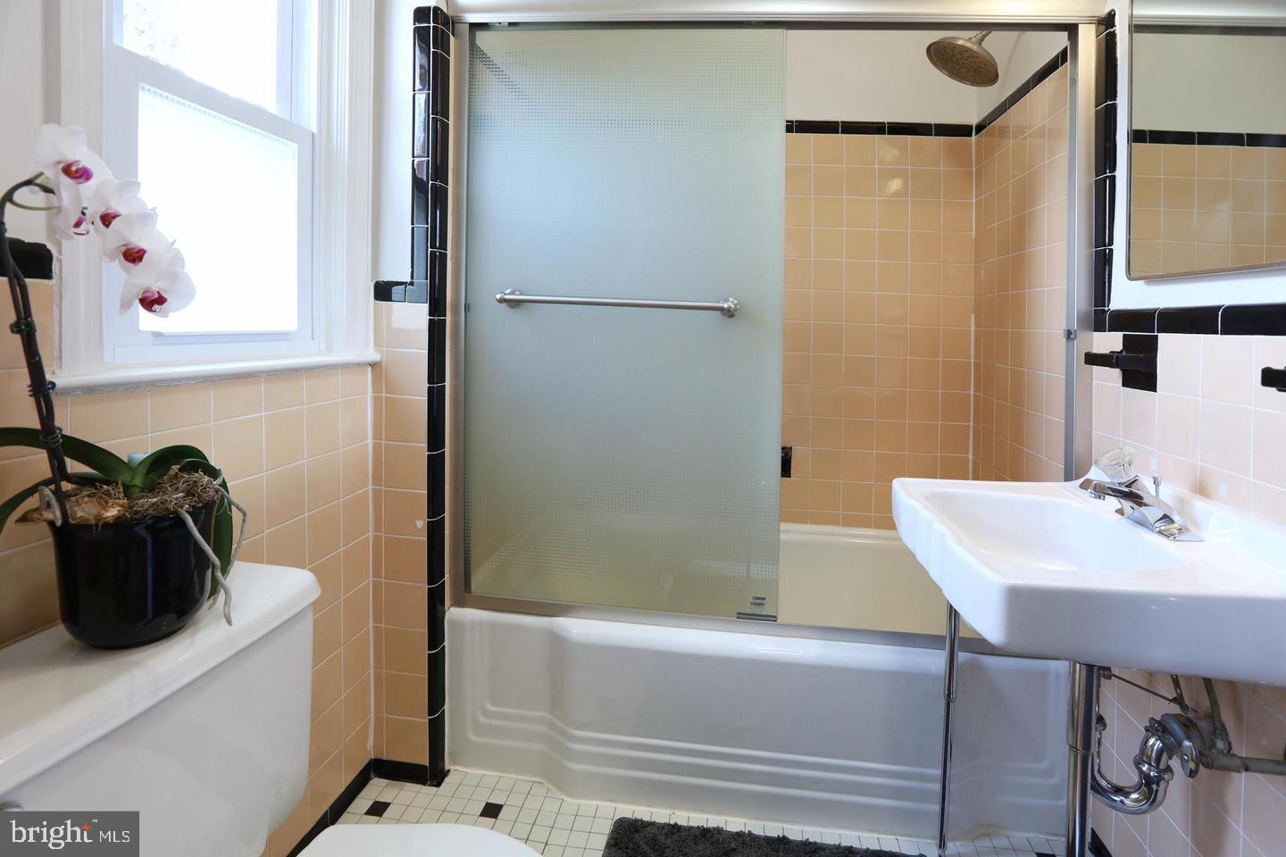 5432 N 23RD ST, ARLINGTON, Virginia 22205, 3 Bedrooms Bedrooms, 7 Rooms Rooms,2 BathroomsBathrooms,Residential,For sale,5432 N 23RD ST,VAAR2063116 MLS # VAAR2063116