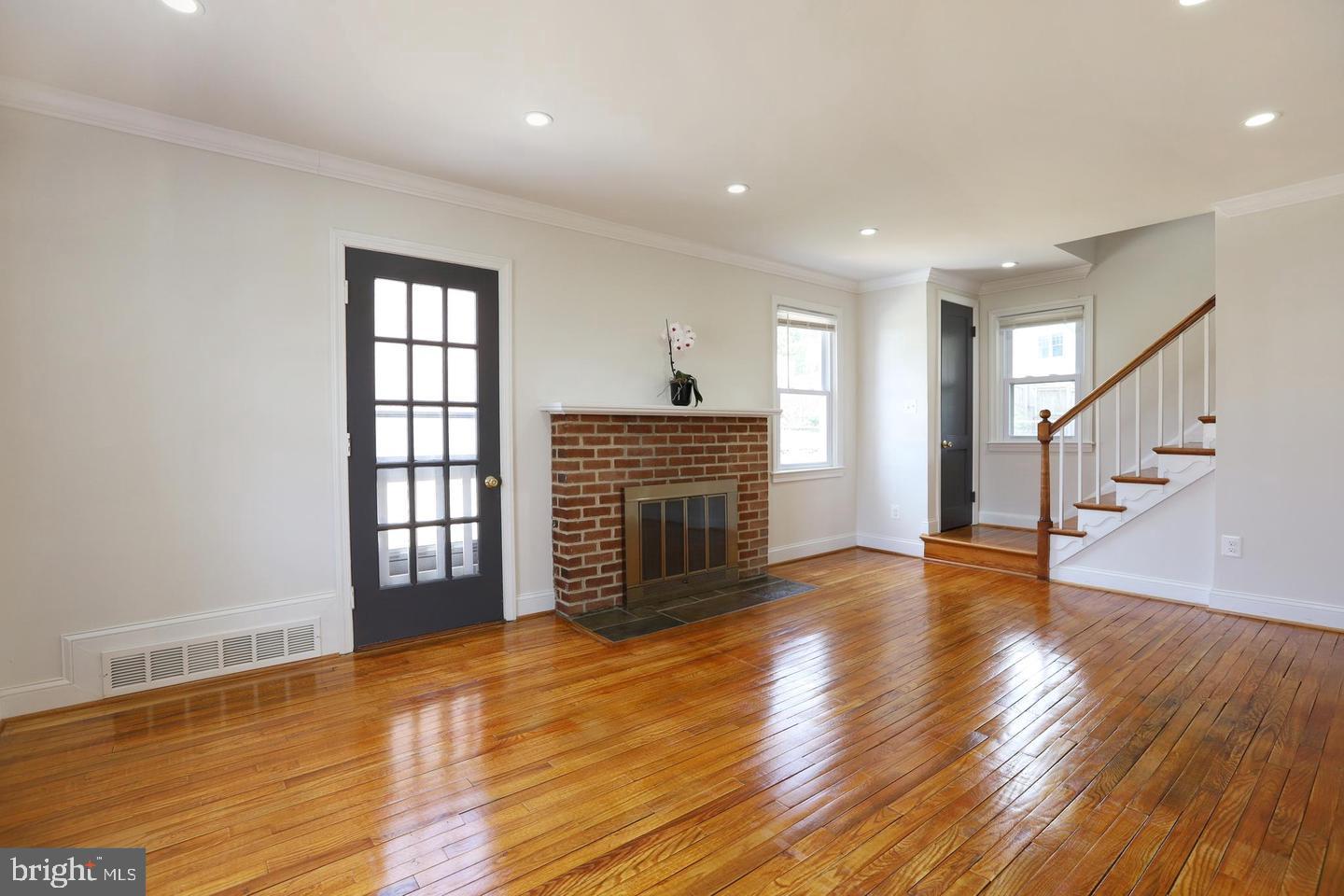 5432 N 23RD ST, ARLINGTON, Virginia 22205, 3 Bedrooms Bedrooms, 7 Rooms Rooms,2 BathroomsBathrooms,Residential,For sale,5432 N 23RD ST,VAAR2063116 MLS # VAAR2063116