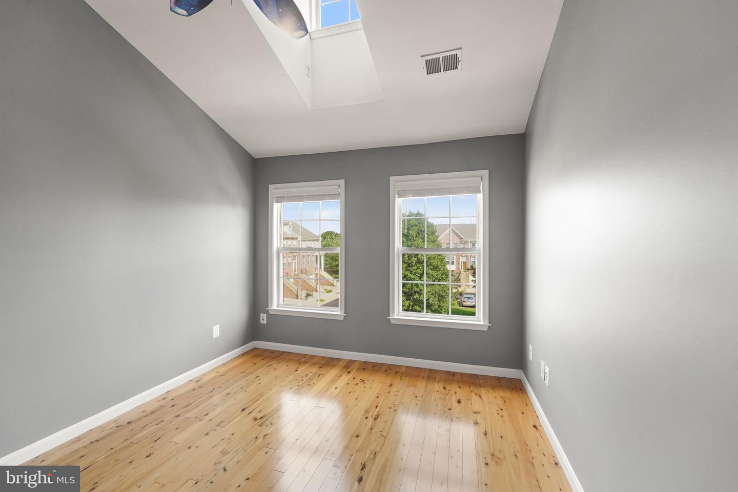 21124 ANGELA SQ, STERLING, Virginia 20166, 3 Bedrooms Bedrooms, ,3 BathroomsBathrooms,Residential,For sale,21124 ANGELA SQ,VALO2106128 MLS # VALO2106128