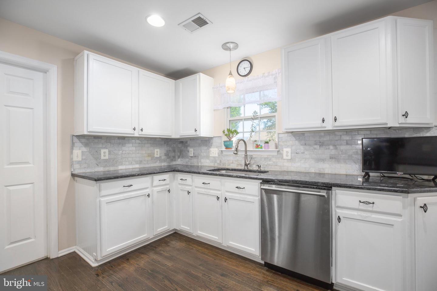 4 GRANITE CT, FREDERICKSBURG, Virginia 22406, 4 Bedrooms Bedrooms, ,2 BathroomsBathrooms,Residential,For sale,4 GRANITE CT,VAST2042398 MLS # VAST2042398