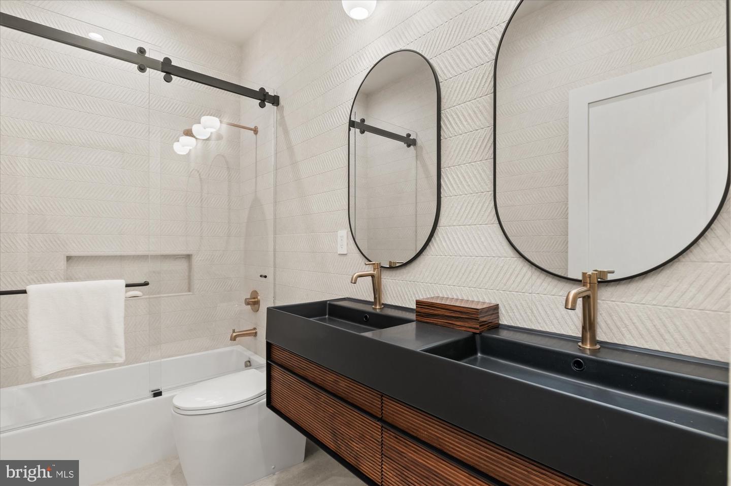 1115 RHODE ISLAND AVE NW, WASHINGTON, District Of Columbia 20005, 5 Bedrooms Bedrooms, ,4 BathroomsBathrooms,Residential,For sale,1115 RHODE ISLAND AVE NW,DCDC2220284 MLS # DCDC2220284