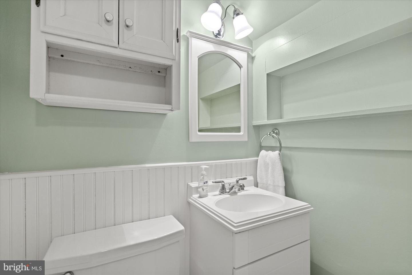 1104 LYNDALE DR, ALEXANDRIA, Virginia 22308, 4 Bedrooms Bedrooms, ,4 BathroomsBathrooms,Residential,For sale,1104 LYNDALE DR,VAFX2264910 MLS # VAFX2264910