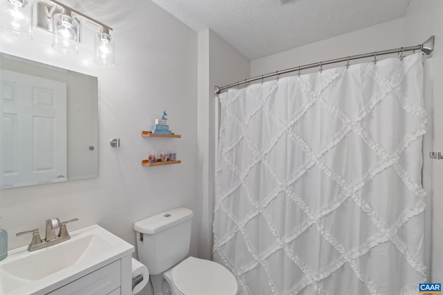 22 SINGING PINES LN, STAUNTON, Virginia 24401, 3 Bedrooms Bedrooms, ,2 BathroomsBathrooms,Residential,For sale,22 SINGING PINES LN,668581 MLS # 668581