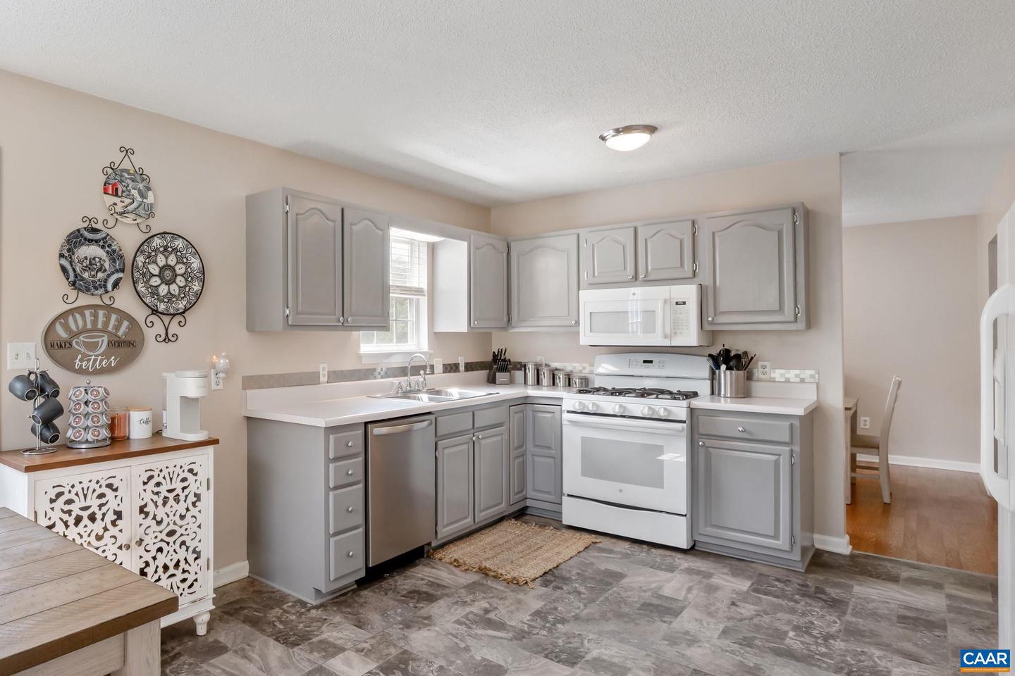 22 SINGING PINES LN, STAUNTON, Virginia 24401, 3 Bedrooms Bedrooms, ,2 BathroomsBathrooms,Residential,For sale,22 SINGING PINES LN,668581 MLS # 668581