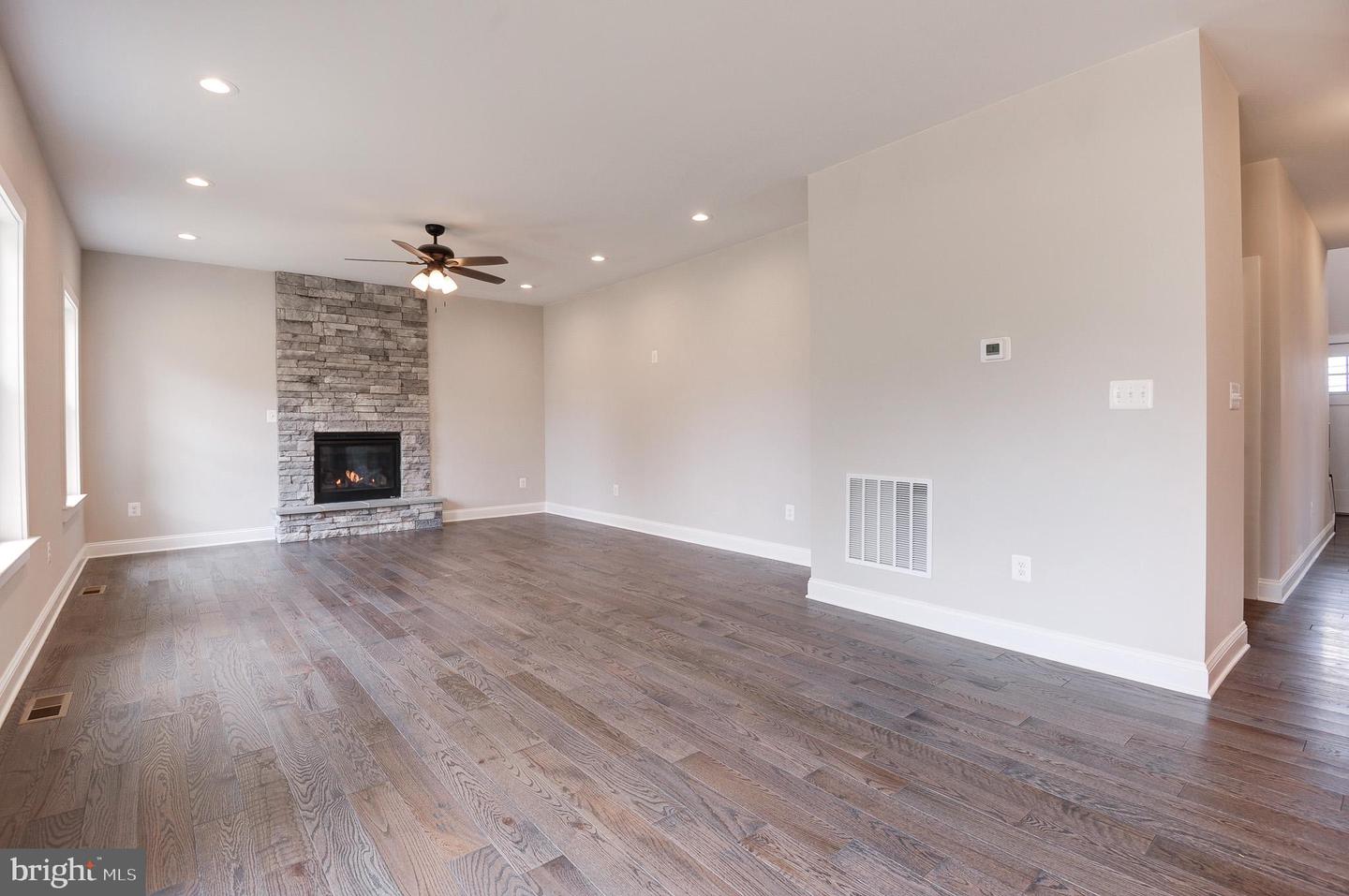 40 N BERLIN PIKE, LOVETTSVILLE, Virginia 20180, 4 Bedrooms Bedrooms, ,3 BathroomsBathrooms,Residential,For sale,40 N BERLIN PIKE,VALO2060454 MLS # VALO2060454