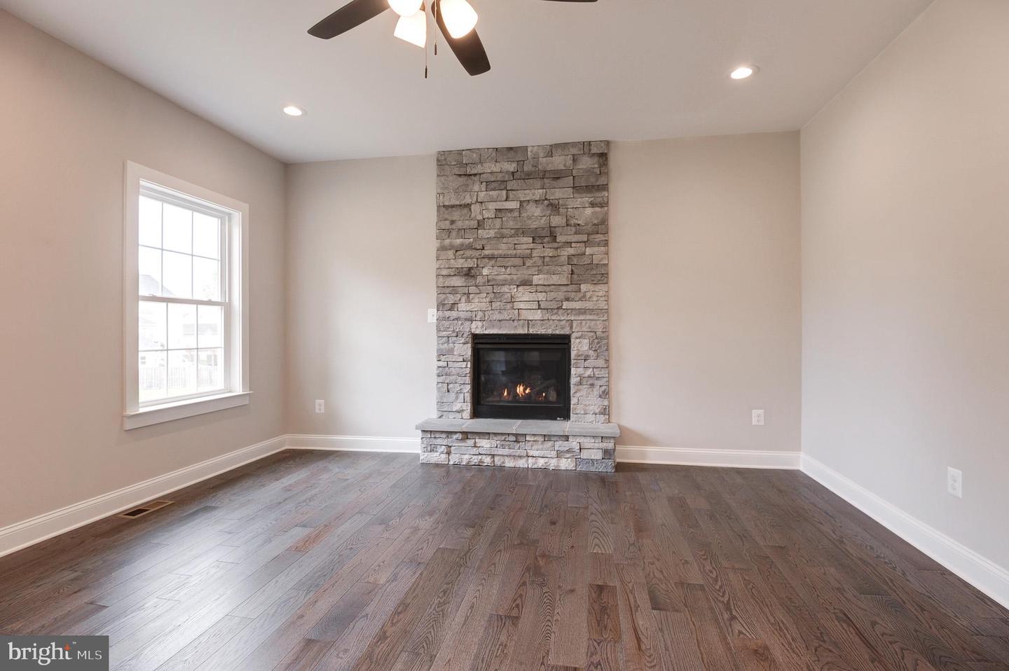 40 N BERLIN PIKE, LOVETTSVILLE, Virginia 20180, 4 Bedrooms Bedrooms, ,3 BathroomsBathrooms,Residential,For sale,40 N BERLIN PIKE,VALO2060454 MLS # VALO2060454