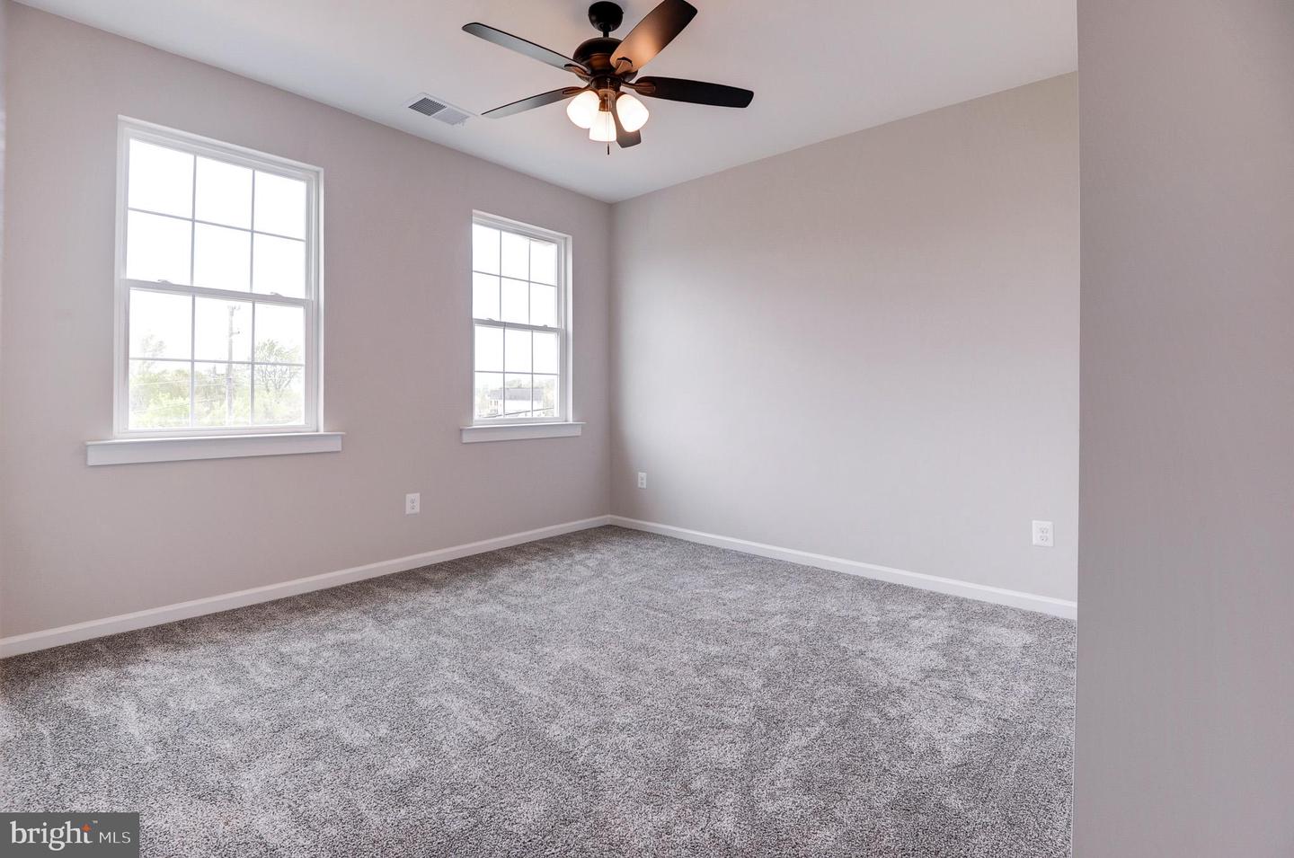 40 N BERLIN PIKE, LOVETTSVILLE, Virginia 20180, 4 Bedrooms Bedrooms, ,3 BathroomsBathrooms,Residential,For sale,40 N BERLIN PIKE,VALO2060454 MLS # VALO2060454