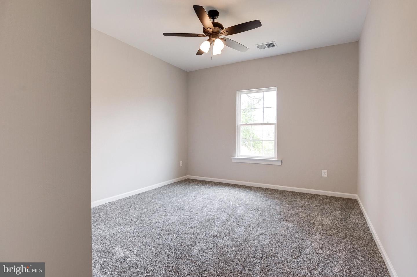 40 N BERLIN PIKE, LOVETTSVILLE, Virginia 20180, 4 Bedrooms Bedrooms, ,3 BathroomsBathrooms,Residential,For sale,40 N BERLIN PIKE,VALO2060454 MLS # VALO2060454