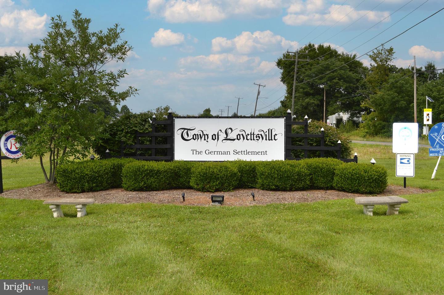 40 N BERLIN PIKE, LOVETTSVILLE, Virginia 20180, 4 Bedrooms Bedrooms, ,3 BathroomsBathrooms,Residential,For sale,40 N BERLIN PIKE,VALO2060454 MLS # VALO2060454