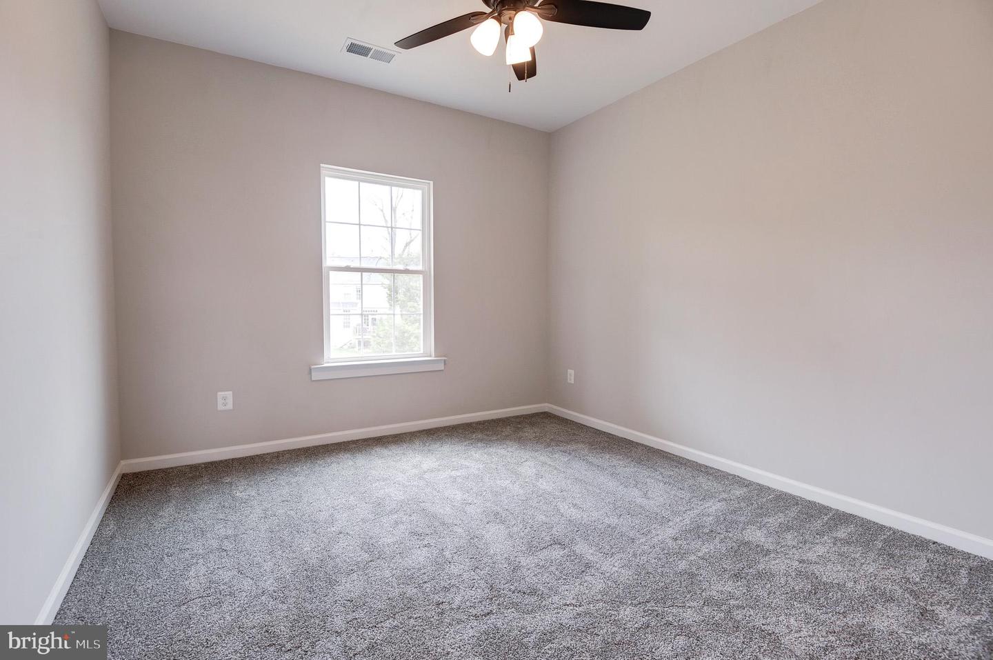 40 N BERLIN PIKE, LOVETTSVILLE, Virginia 20180, 4 Bedrooms Bedrooms, ,3 BathroomsBathrooms,Residential,For sale,40 N BERLIN PIKE,VALO2060454 MLS # VALO2060454
