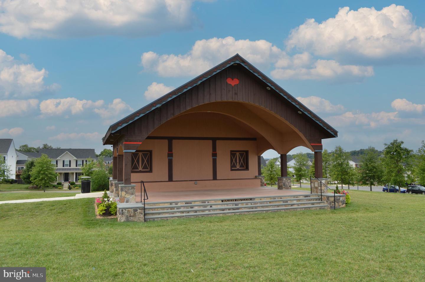40 N BERLIN PIKE, LOVETTSVILLE, Virginia 20180, 4 Bedrooms Bedrooms, ,3 BathroomsBathrooms,Residential,For sale,40 N BERLIN PIKE,VALO2060454 MLS # VALO2060454