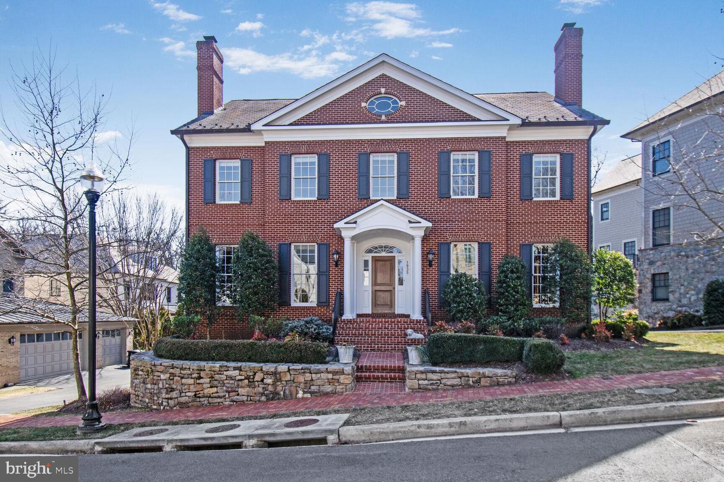 1935 FOXVIEW CIR NW, WASHINGTON, District Of Columbia 20007, 7 Bedrooms Bedrooms, ,5 BathroomsBathrooms,Residential,For sale,1935 FOXVIEW CIR NW,DCDC2191594 MLS # DCDC2191594