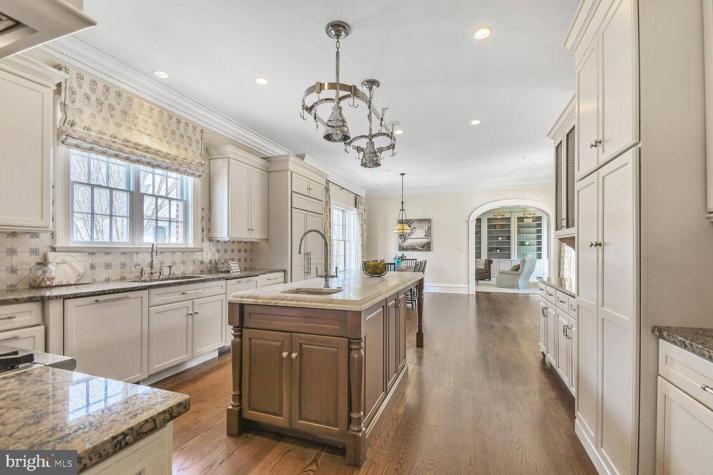 1935 FOXVIEW CIR NW, WASHINGTON, District Of Columbia 20007, 7 Bedrooms Bedrooms, ,5 BathroomsBathrooms,Residential,For sale,1935 FOXVIEW CIR NW,DCDC2191594 MLS # DCDC2191594