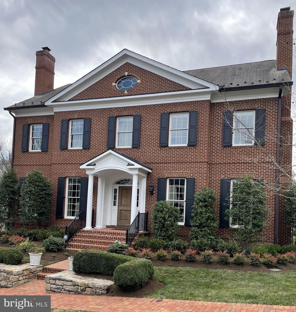 1935 FOXVIEW CIR NW, WASHINGTON, District Of Columbia 20007, 7 Bedrooms Bedrooms, ,5 BathroomsBathrooms,Residential,For sale,1935 FOXVIEW CIR NW,DCDC2191594 MLS # DCDC2191594