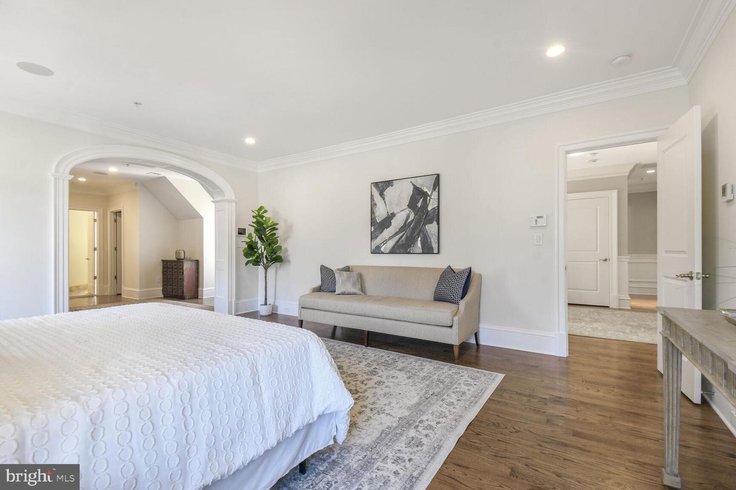 1935 FOXVIEW CIR NW, WASHINGTON, District Of Columbia 20007, 7 Bedrooms Bedrooms, ,5 BathroomsBathrooms,Residential,For sale,1935 FOXVIEW CIR NW,DCDC2191594 MLS # DCDC2191594