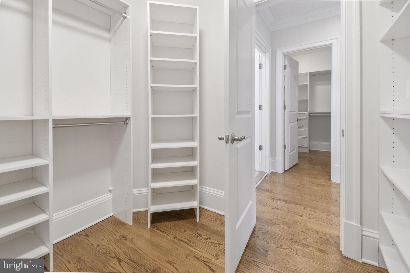 1935 FOXVIEW CIR NW, WASHINGTON, District Of Columbia 20007, 7 Bedrooms Bedrooms, ,5 BathroomsBathrooms,Residential,For sale,1935 FOXVIEW CIR NW,DCDC2191594 MLS # DCDC2191594