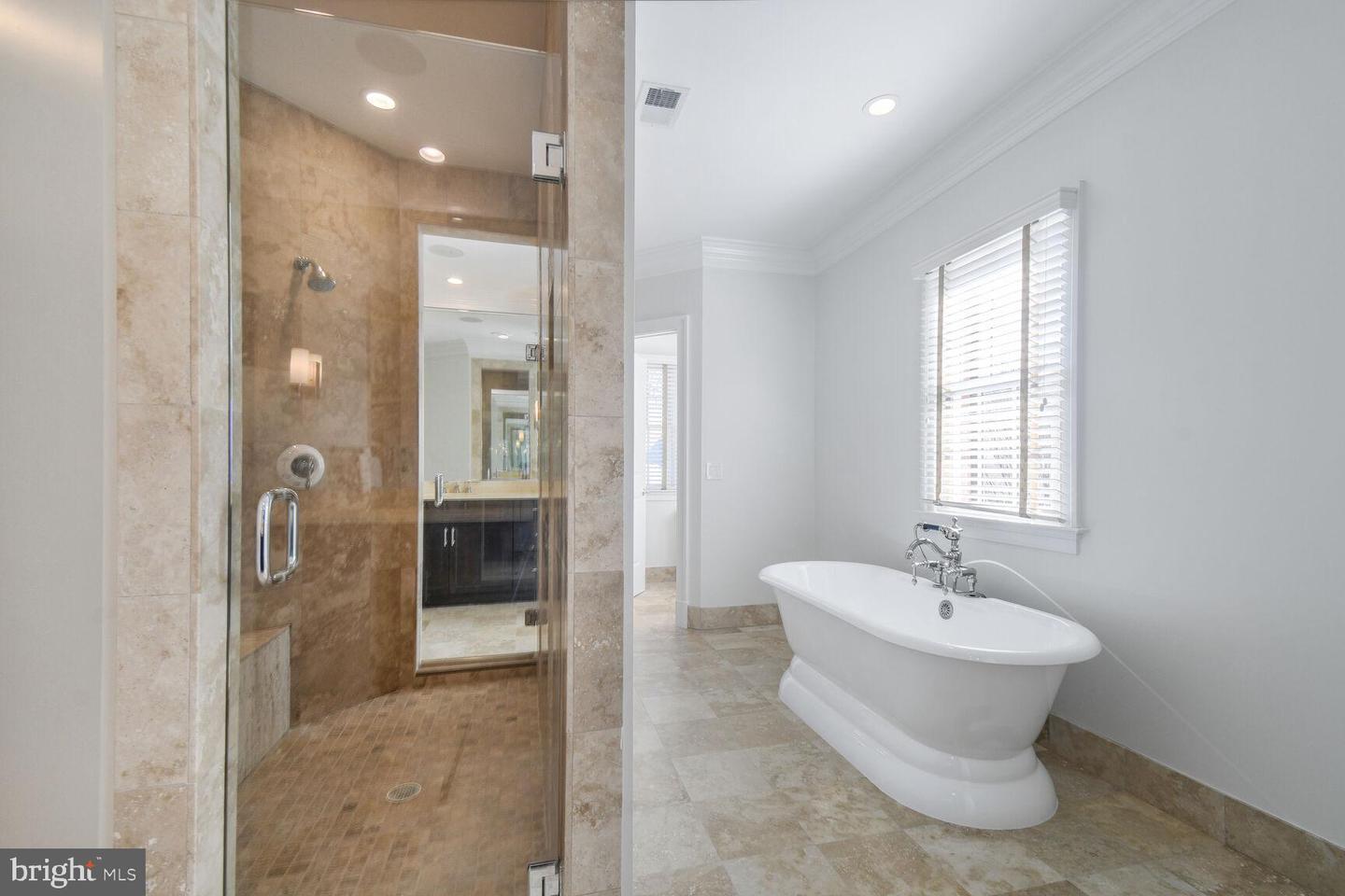 1935 FOXVIEW CIR NW, WASHINGTON, District Of Columbia 20007, 7 Bedrooms Bedrooms, ,5 BathroomsBathrooms,Residential,For sale,1935 FOXVIEW CIR NW,DCDC2191594 MLS # DCDC2191594