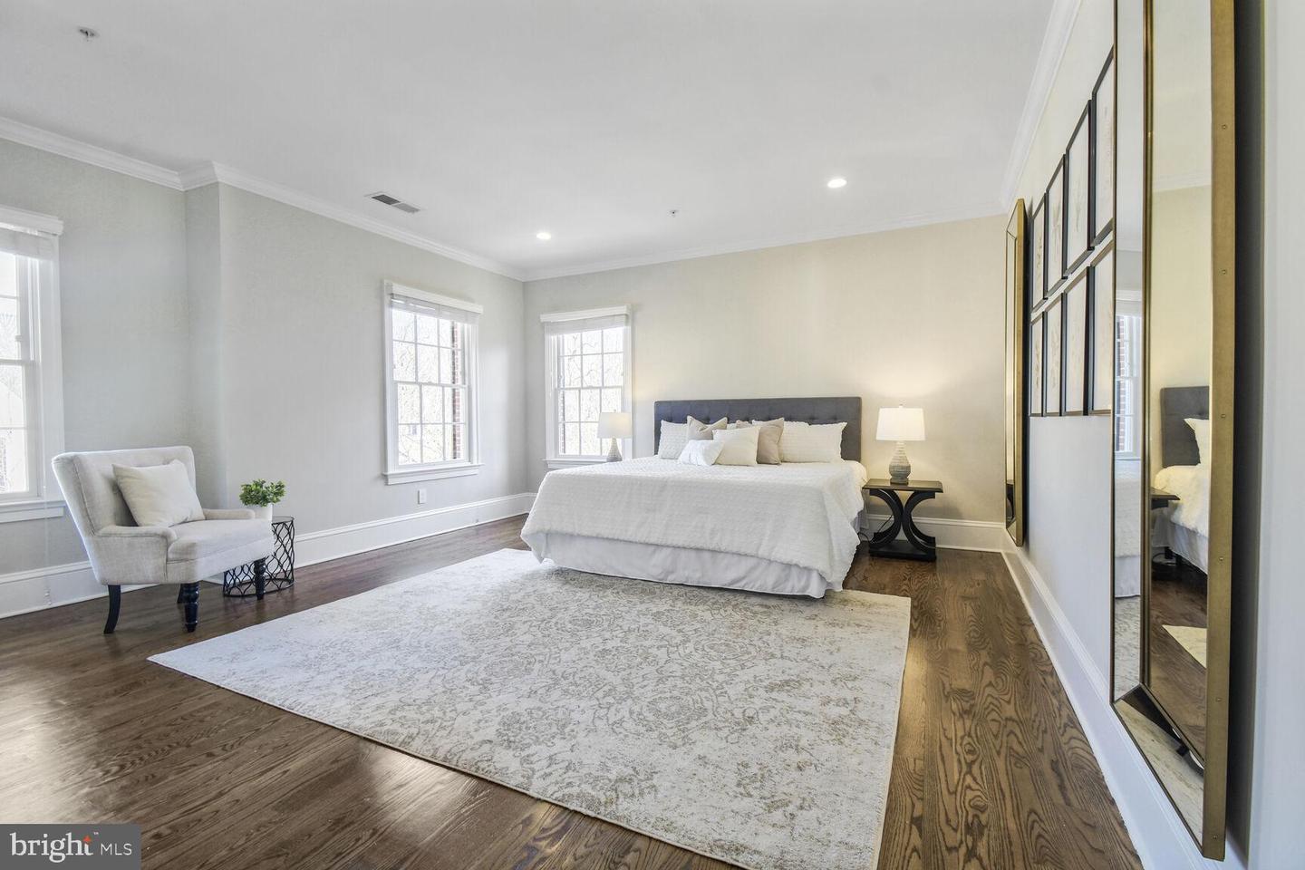 1935 FOXVIEW CIR NW, WASHINGTON, District Of Columbia 20007, 7 Bedrooms Bedrooms, ,5 BathroomsBathrooms,Residential,For sale,1935 FOXVIEW CIR NW,DCDC2191594 MLS # DCDC2191594
