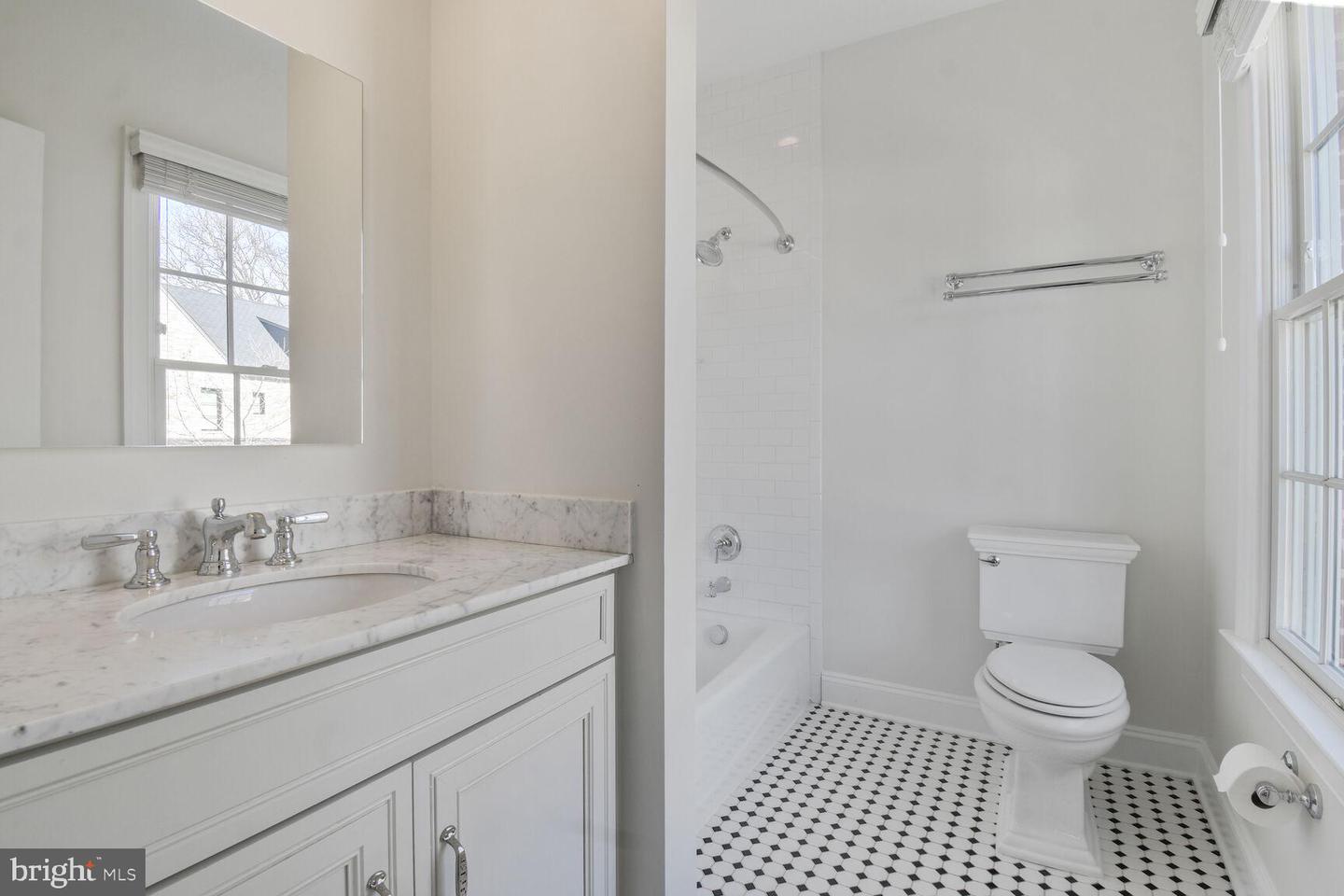 1935 FOXVIEW CIR NW, WASHINGTON, District Of Columbia 20007, 7 Bedrooms Bedrooms, ,5 BathroomsBathrooms,Residential,For sale,1935 FOXVIEW CIR NW,DCDC2191594 MLS # DCDC2191594