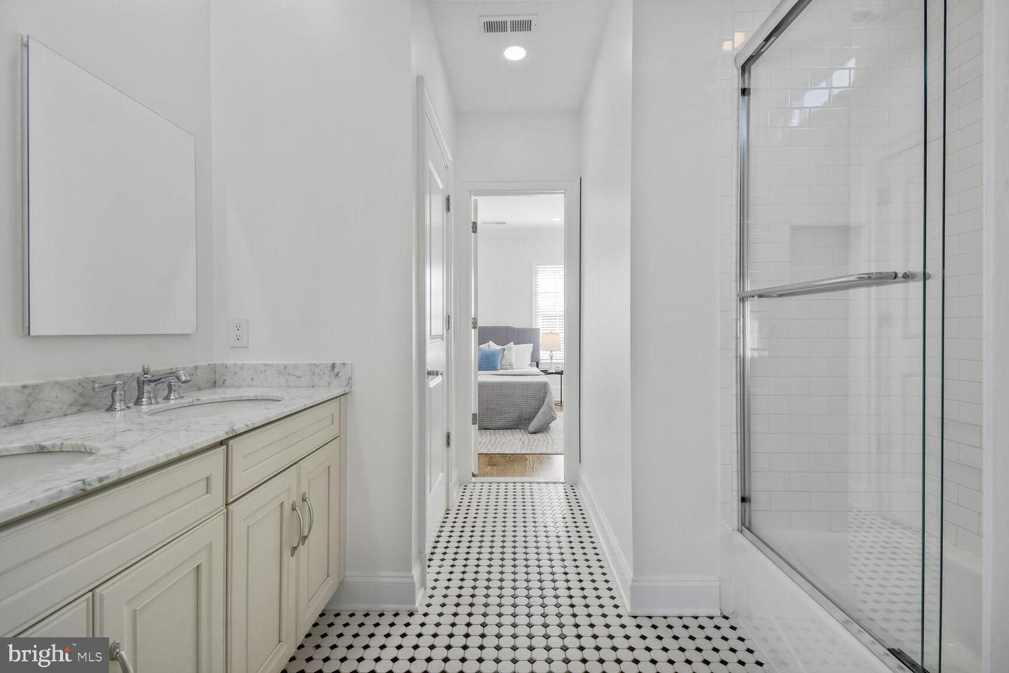 1935 FOXVIEW CIR NW, WASHINGTON, District Of Columbia 20007, 7 Bedrooms Bedrooms, ,5 BathroomsBathrooms,Residential,For sale,1935 FOXVIEW CIR NW,DCDC2191594 MLS # DCDC2191594