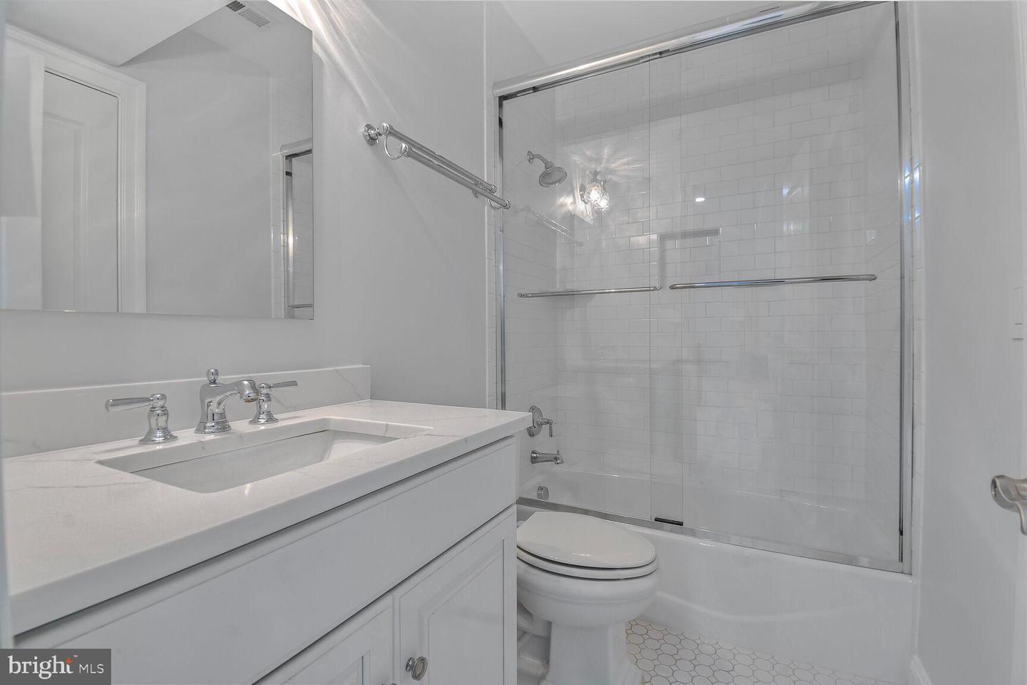 1935 FOXVIEW CIR NW, WASHINGTON, District Of Columbia 20007, 7 Bedrooms Bedrooms, ,5 BathroomsBathrooms,Residential,For sale,1935 FOXVIEW CIR NW,DCDC2191594 MLS # DCDC2191594