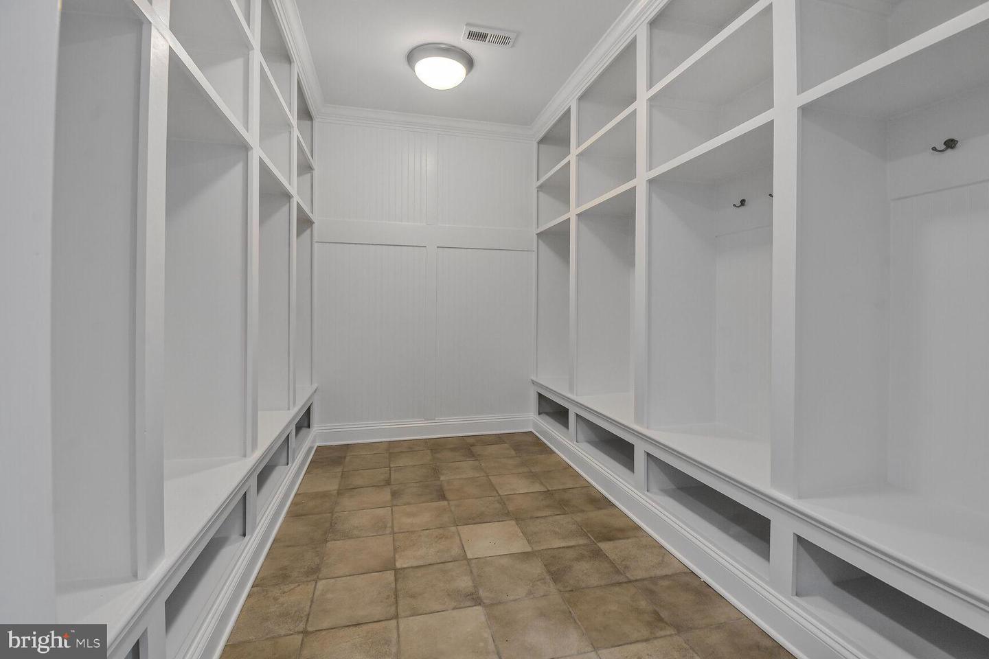 1935 FOXVIEW CIR NW, WASHINGTON, District Of Columbia 20007, 7 Bedrooms Bedrooms, ,5 BathroomsBathrooms,Residential,For sale,1935 FOXVIEW CIR NW,DCDC2191594 MLS # DCDC2191594