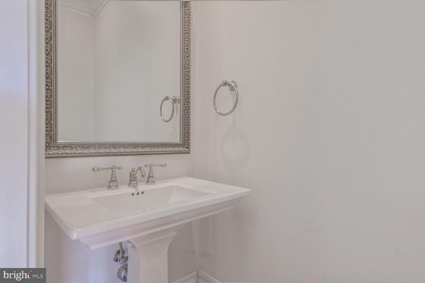 1935 FOXVIEW CIR NW, WASHINGTON, District Of Columbia 20007, 7 Bedrooms Bedrooms, ,5 BathroomsBathrooms,Residential,For sale,1935 FOXVIEW CIR NW,DCDC2191594 MLS # DCDC2191594