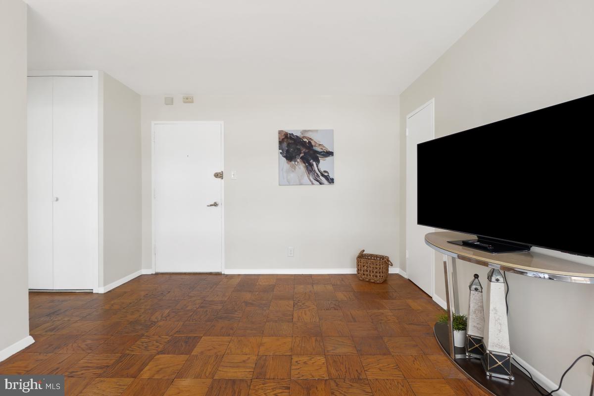 1545 18TH ST NW #303, WASHINGTON, District Of Columbia 20036, 1 Bedroom Bedrooms, ,1 BathroomBathrooms,Residential,For sale,1545 18TH ST NW #303,DCDC2193844 MLS # DCDC2193844