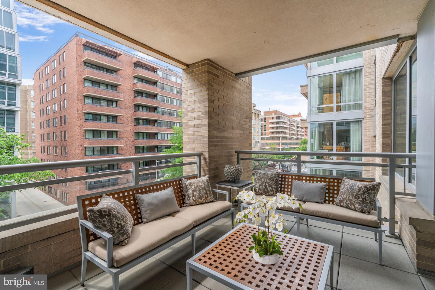 1111 23RD ST NW #4F, WASHINGTON, District Of Columbia 20037, 2 Bedrooms Bedrooms, ,2 BathroomsBathrooms,Residential,For sale,1111 23RD ST NW #4F,DCDC2204732 MLS # DCDC2204732