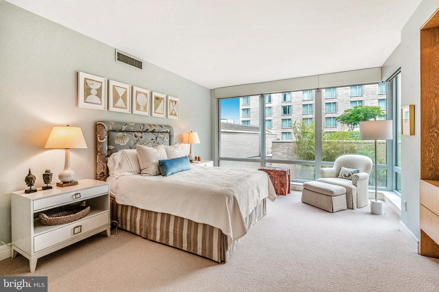 1111 23RD ST NW #4F, WASHINGTON, District Of Columbia 20037, 2 Bedrooms Bedrooms, ,2 BathroomsBathrooms,Residential,For sale,1111 23RD ST NW #4F,DCDC2204732 MLS # DCDC2204732