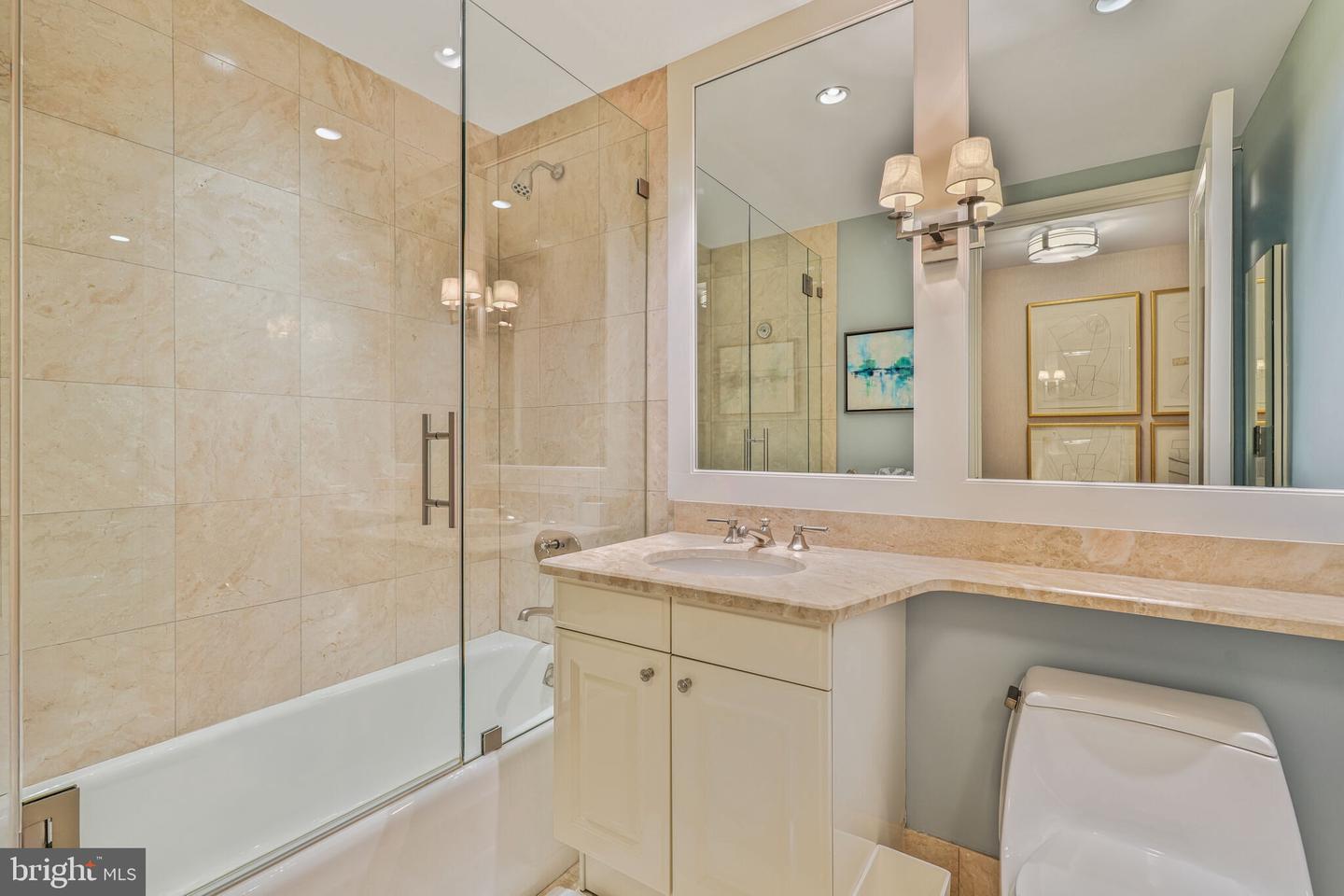 1111 23RD ST NW #4F, WASHINGTON, District Of Columbia 20037, 2 Bedrooms Bedrooms, ,2 BathroomsBathrooms,Residential,For sale,1111 23RD ST NW #4F,DCDC2204732 MLS # DCDC2204732
