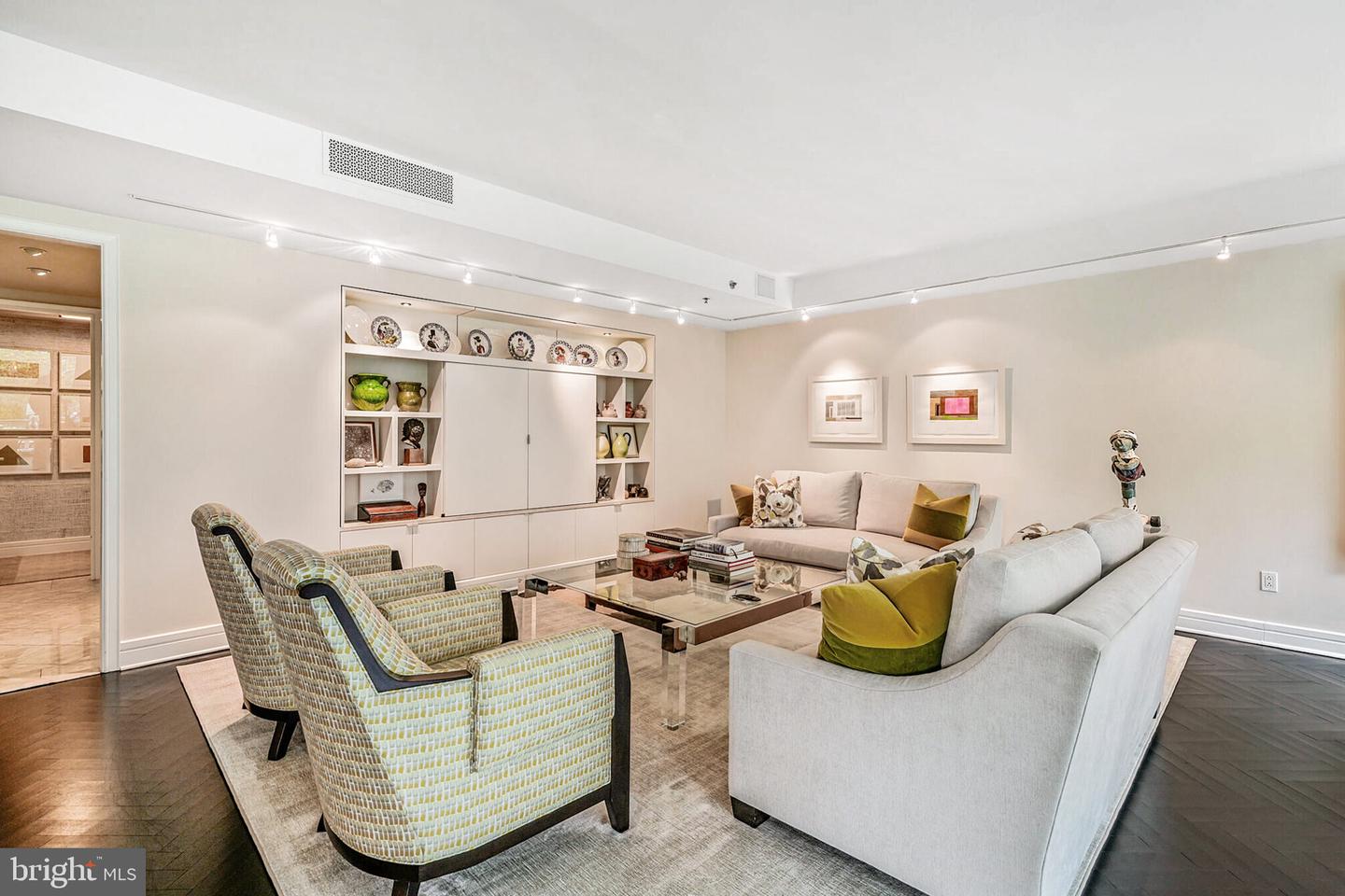 1111 23RD ST NW #4F, WASHINGTON, District Of Columbia 20037, 2 Bedrooms Bedrooms, ,2 BathroomsBathrooms,Residential,For sale,1111 23RD ST NW #4F,DCDC2204732 MLS # DCDC2204732