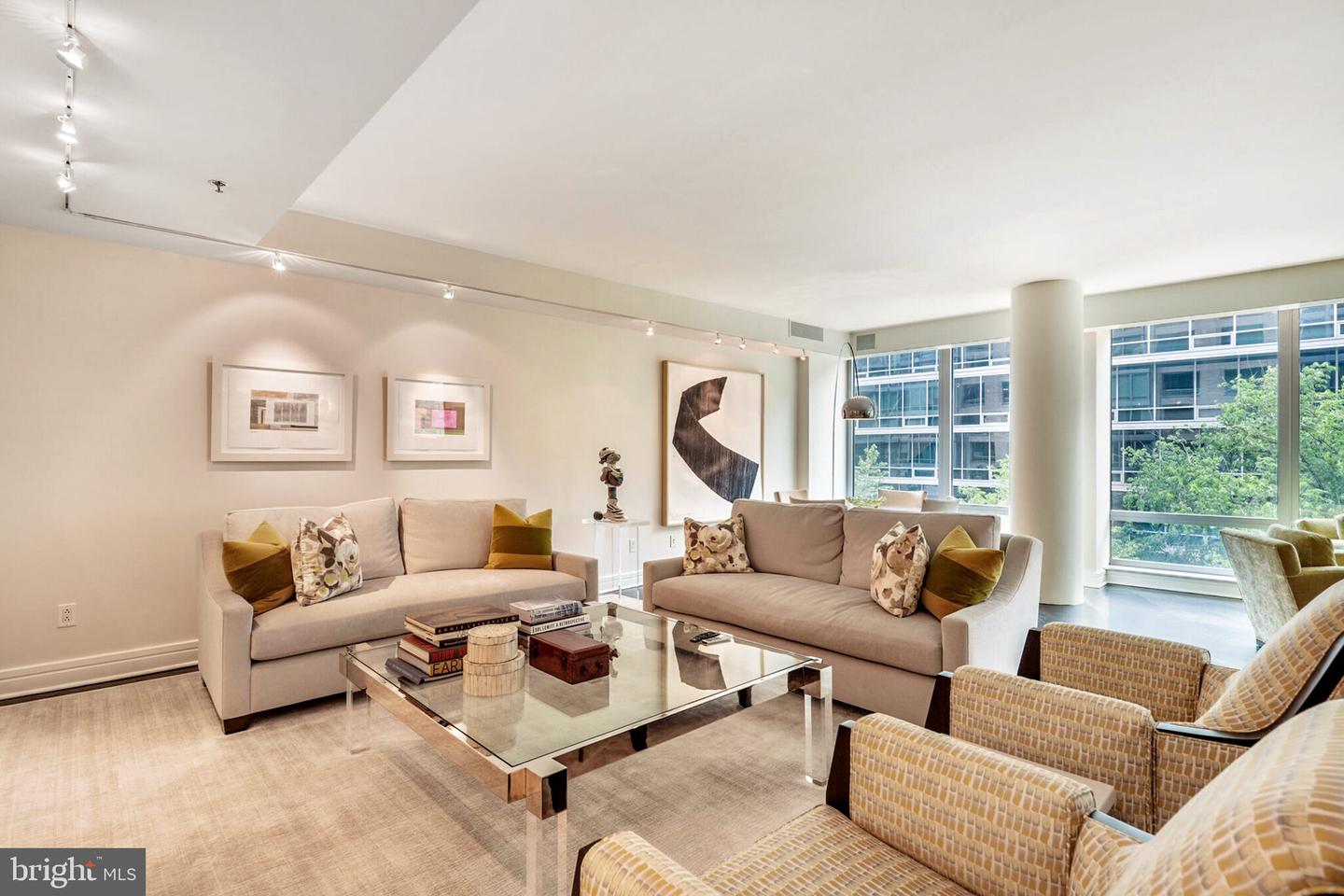 1111 23RD ST NW #4F, WASHINGTON, District Of Columbia 20037, 2 Bedrooms Bedrooms, ,2 BathroomsBathrooms,Residential,For sale,1111 23RD ST NW #4F,DCDC2204732 MLS # DCDC2204732