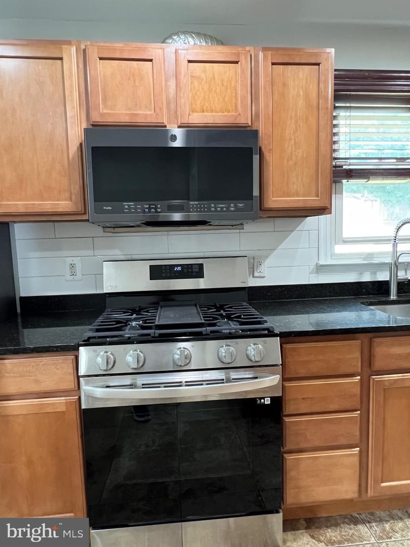 2408 FAIRHAVEN AVE, ALEXANDRIA, Virginia 22303, 6 Bedrooms Bedrooms, ,3 BathroomsBathrooms,Residential,For sale,2408 FAIRHAVEN AVE,VAFX2247944 MLS # VAFX2247944