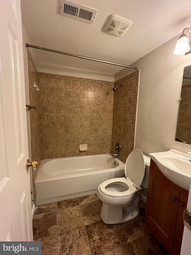 2408 FAIRHAVEN AVE, ALEXANDRIA, Virginia 22303, 6 Bedrooms Bedrooms, ,3 BathroomsBathrooms,Residential,For sale,2408 FAIRHAVEN AVE,VAFX2247944 MLS # VAFX2247944