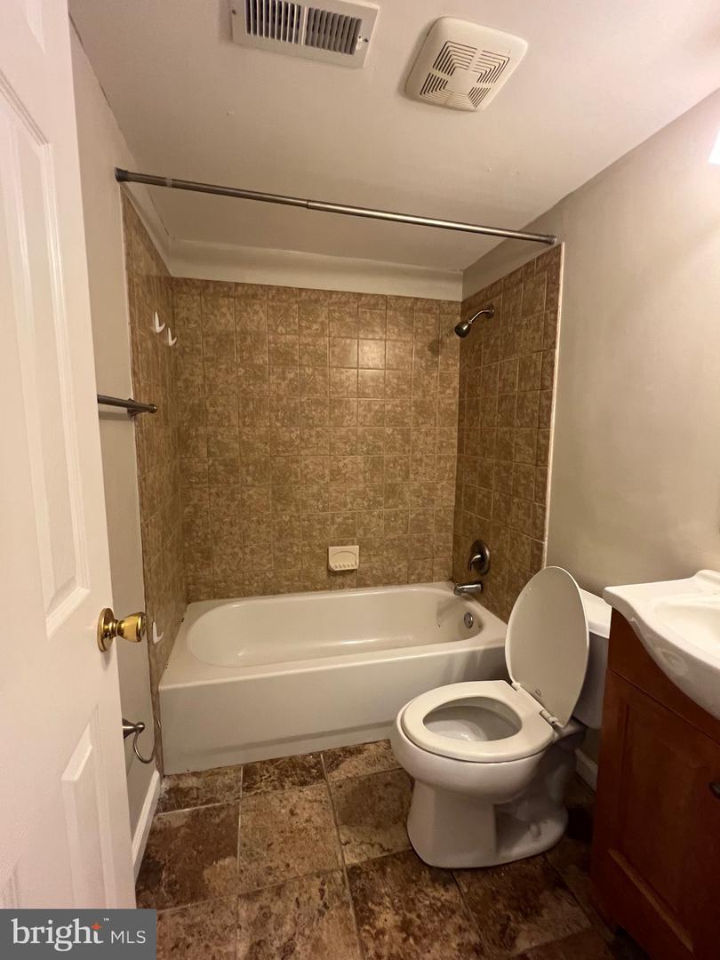 2408 FAIRHAVEN AVE, ALEXANDRIA, Virginia 22303, 6 Bedrooms Bedrooms, ,3 BathroomsBathrooms,Residential,For sale,2408 FAIRHAVEN AVE,VAFX2247944 MLS # VAFX2247944