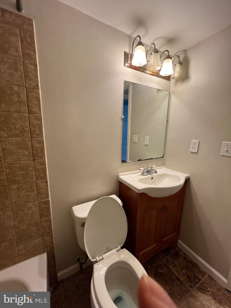 2408 FAIRHAVEN AVE, ALEXANDRIA, Virginia 22303, 6 Bedrooms Bedrooms, ,3 BathroomsBathrooms,Residential,For sale,2408 FAIRHAVEN AVE,VAFX2247944 MLS # VAFX2247944